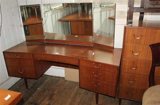 Early 20th Century dressing table and chest of drawers(-)